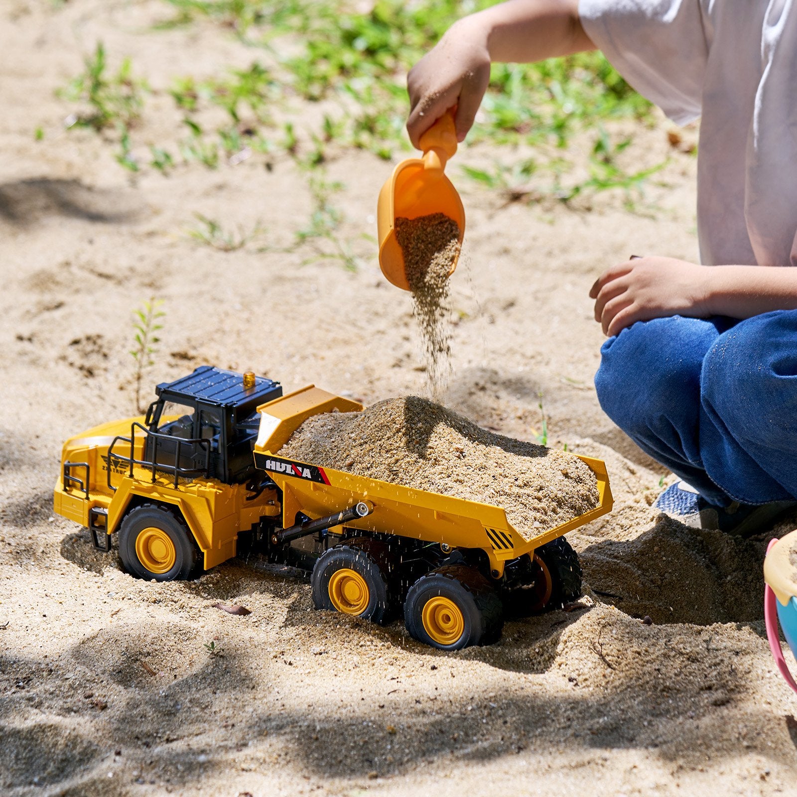 Remote Control Dump Truck, 11-Channel 1:16 Scale Construction Vehicle Toy with Metal Cabin & Lights for Kids 8+, Includes 2 Rechargeable Batteries, Perfect Gift for Boys & Girls, Realistic RC Truck with 4.4 lbs Load Capacity