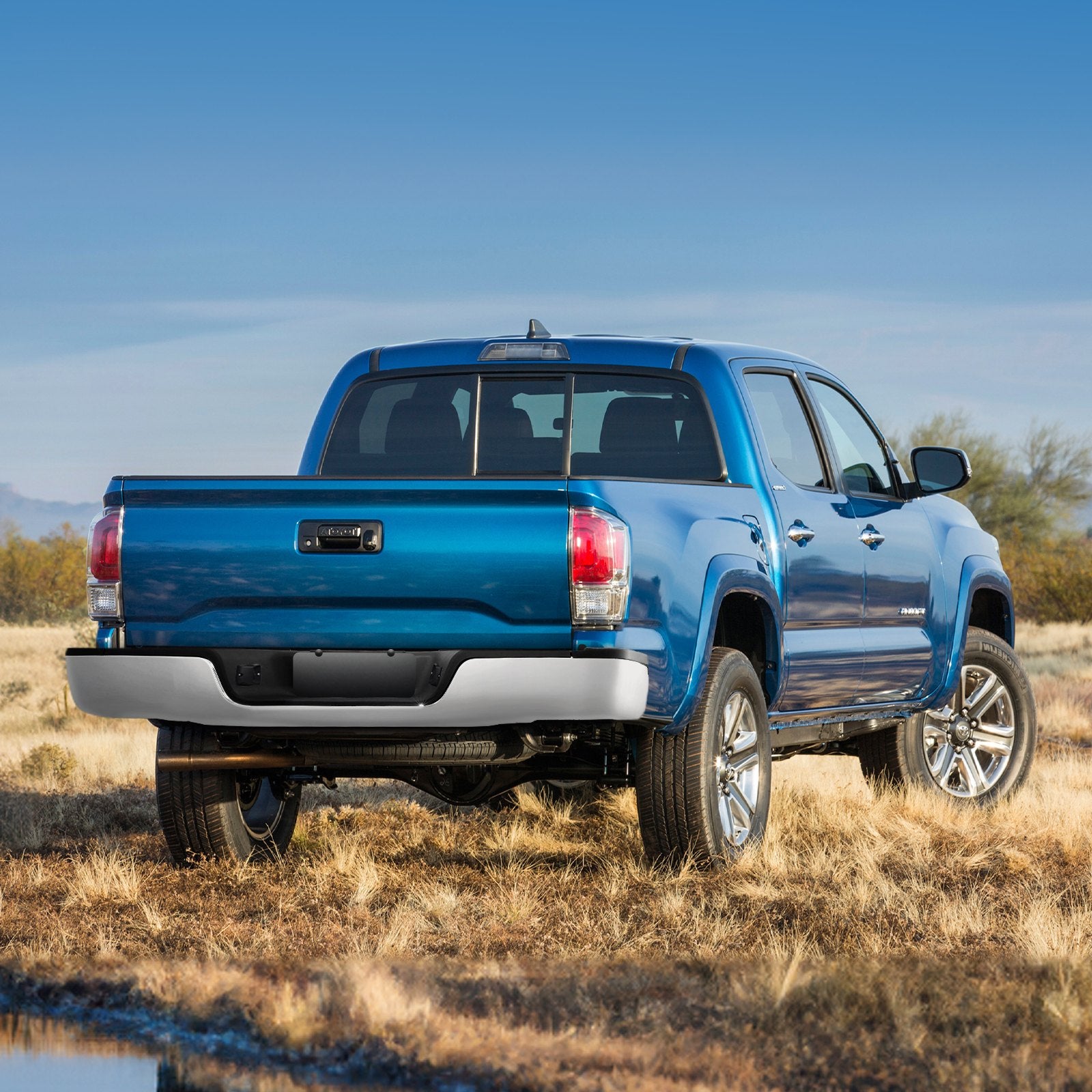 Sturdy Chrome Steel Rear Step Bumper for 2007-2013 Toyota Tundra with License Plate Light, Durable Impact Resistant Design, Easy Install, 76.8"x11.6"x10.8"