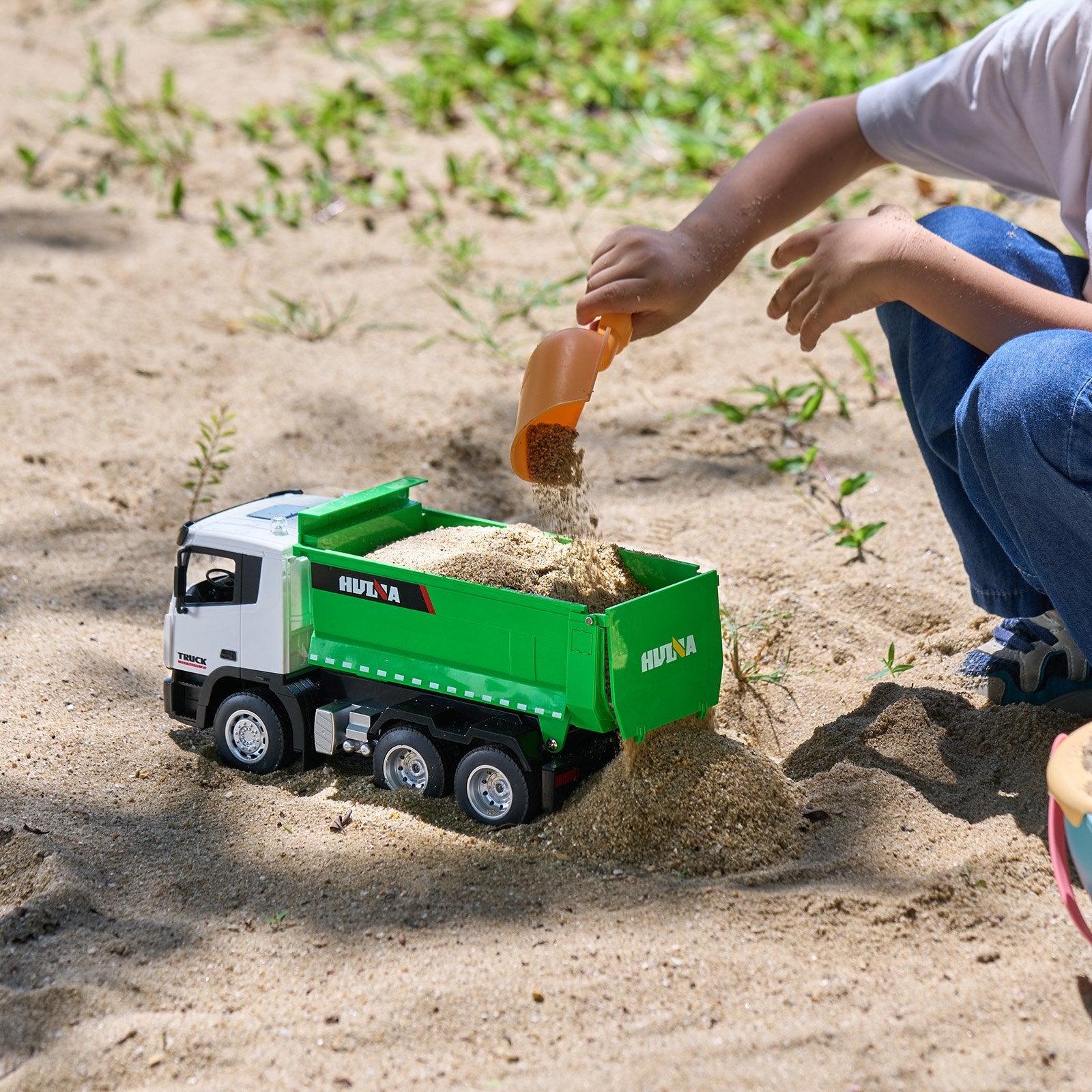 Remote Control 9-Channel Dump Truck Toy, 1:18 Scale RC Construction Vehicle with Lights & Rechargeable Batteries - Ideal Gift for Kids 6+, Boys & Girls, Enhances Imaginative Play, Supports Up to 6 lbs Load