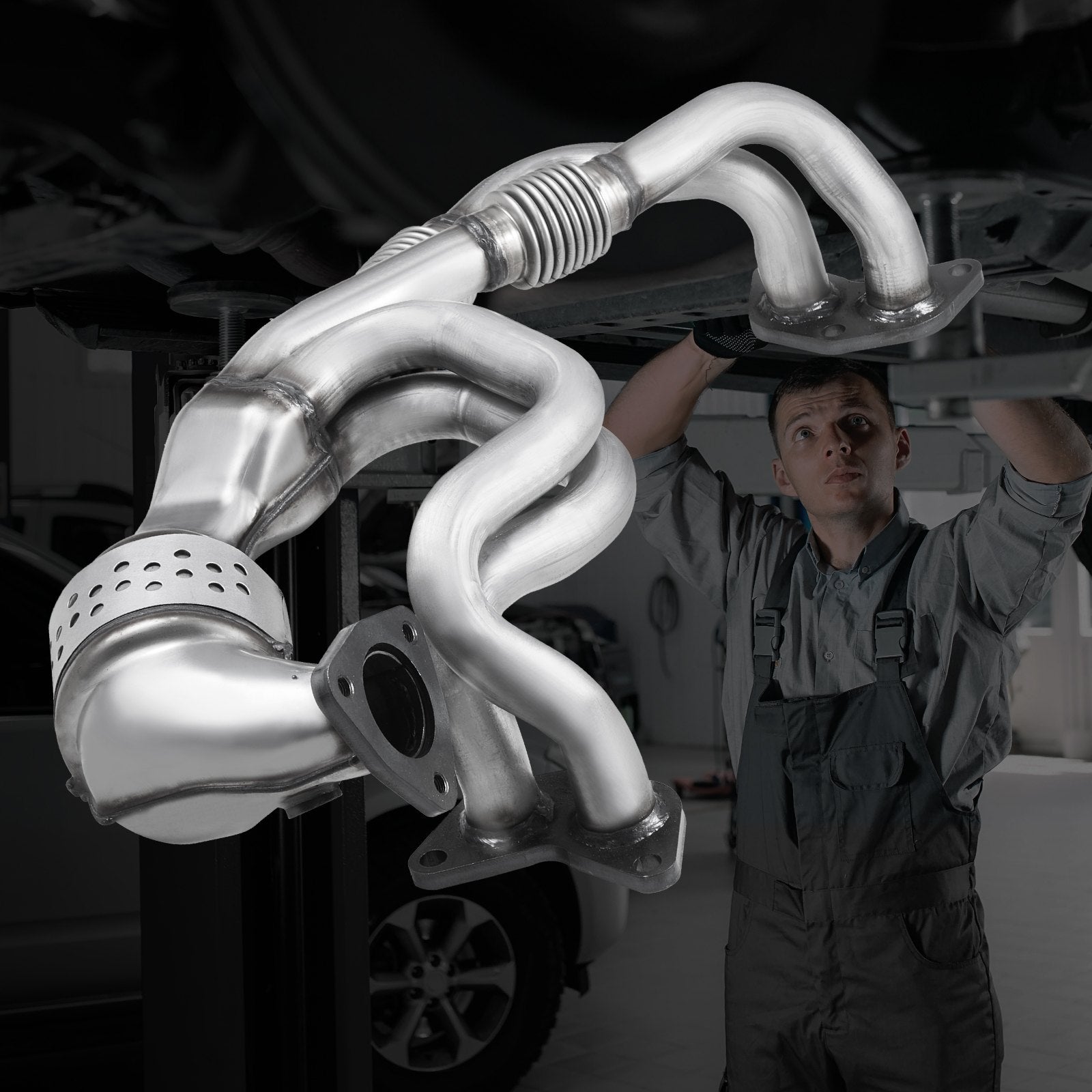 Stainless Steel High Flow Catalytic Converter for Subaru & SAAB 9-2X, 2.5L H4, Front - Efficient Exhaust Gas Purification, OE 16564 Replacement